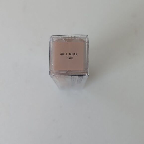 About-face matte fluid eye paint in Smell Before Rain - Picture 8 of 9